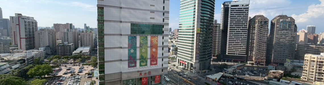 亞灣摩天高雄景觀3房平車｜1888萬入住亞洲新灣區，步行4分鐘到捷運站