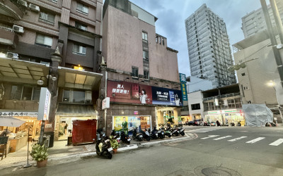 近高雄車站幸福川景觀雙平車店面｜三民區河北二路・1至2樓店住