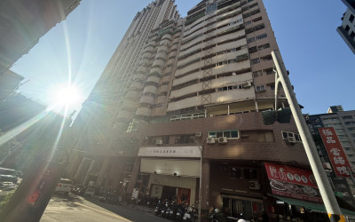 左營高鐵三房平車推薦｜1,080萬入住新光三越生活圈，採光佳、雙衛浴更新